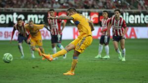 LAS CHIVAS SON CLIENTES DE GIGNAC