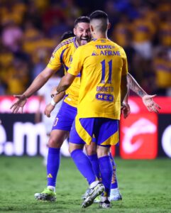 TIGRES SE PRESENTA ANTE SU AFICIÓN