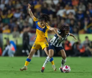 NOCHE DE CLÁSICO REGIO FEMENIL
